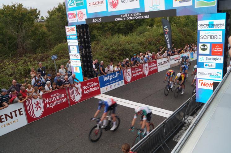 L'arrivée de l'étape n° 2 du TPC, gagnée par le champion de France, Dorian Godon.
