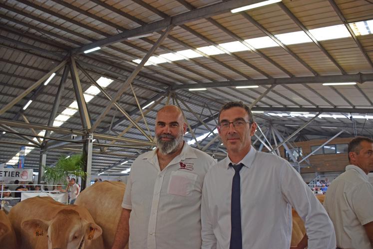 Olivier Collardeau, président du syndicat Blonde d'Aquitaine 79, et Pierre Burgan, président de l'OS.