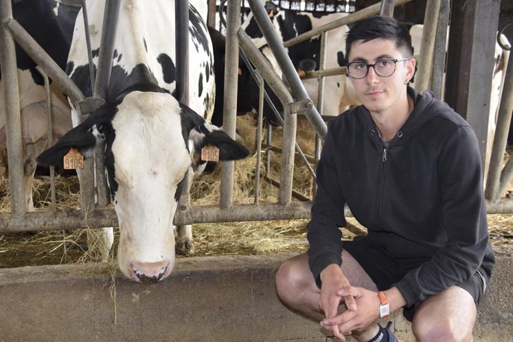 Thibault Delage est président de l'Association prim'holstein de la Charente. Il travaille dans l'élevage de ses parents à Pleuville, et dans un autre élevage à proximité.