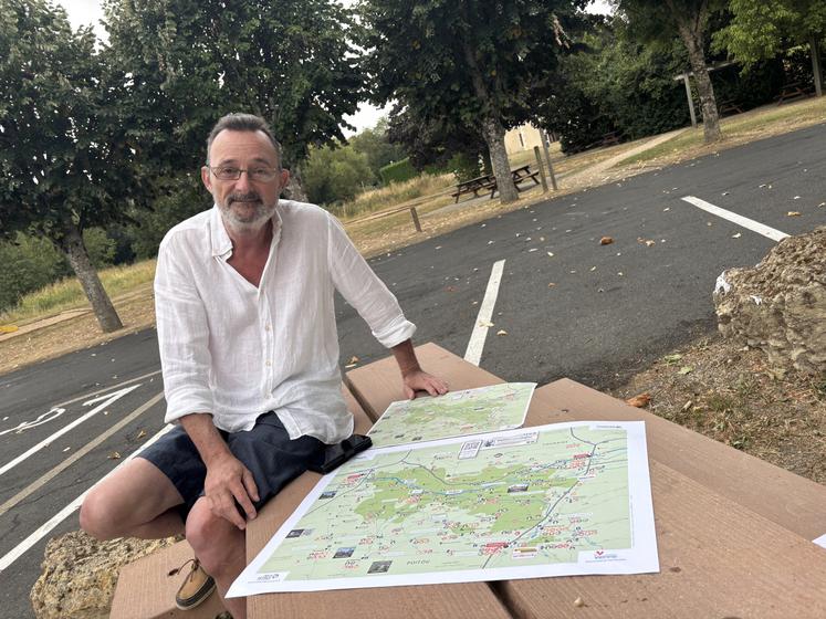 Hubert Touret a déjà référencé près de 600 sites entre Angers, Tours et Poitiers.