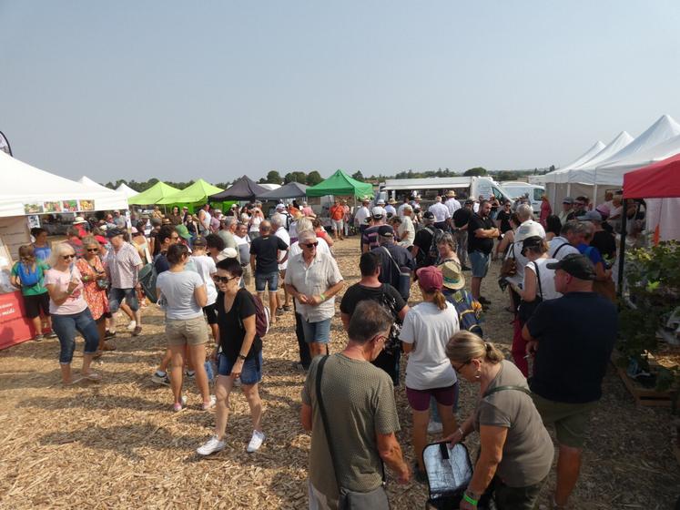 Si les allées du village des producteurs et des partenaires ont pu se vider par moments le samedi, la foule y était bien présente tout au long de la journée le dimanche.