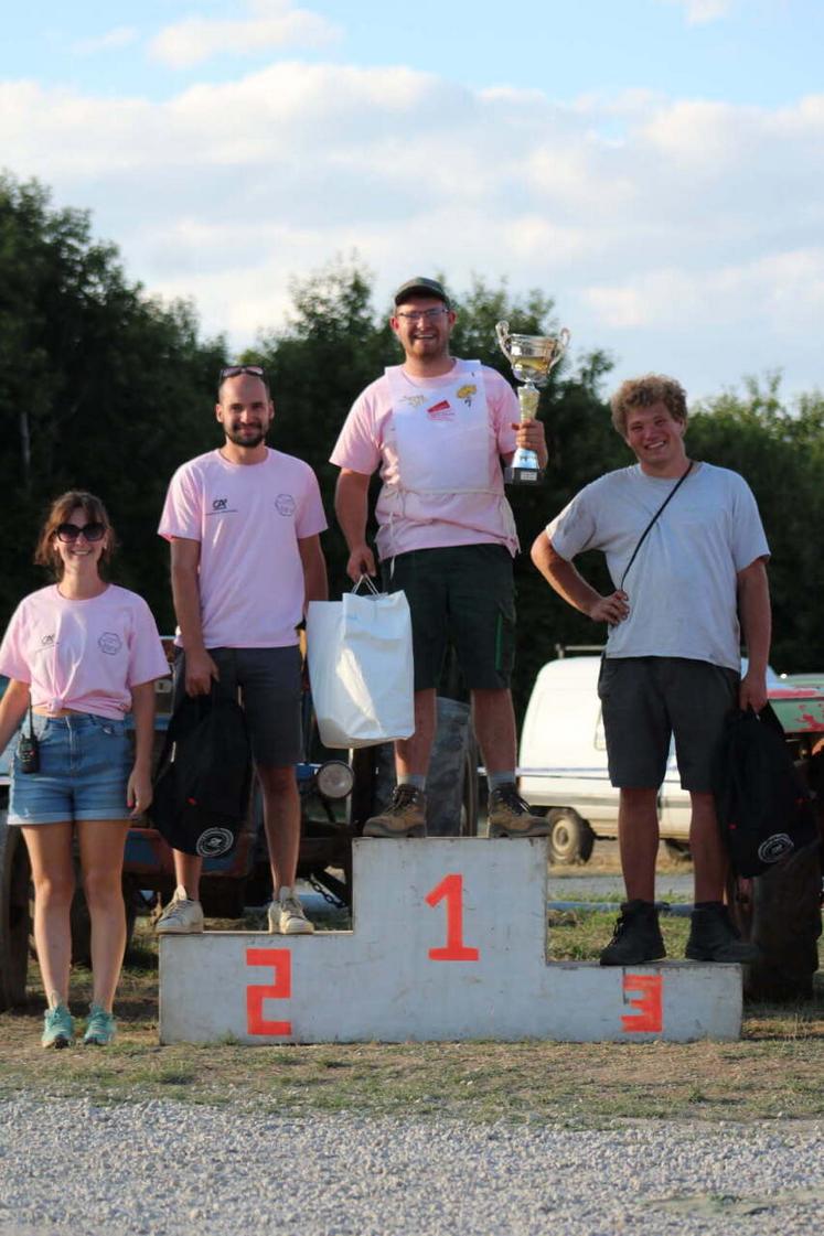 Manu Cailleton a remporté le concours à planche, devant Arnaud Pol et Mathis Combaud.