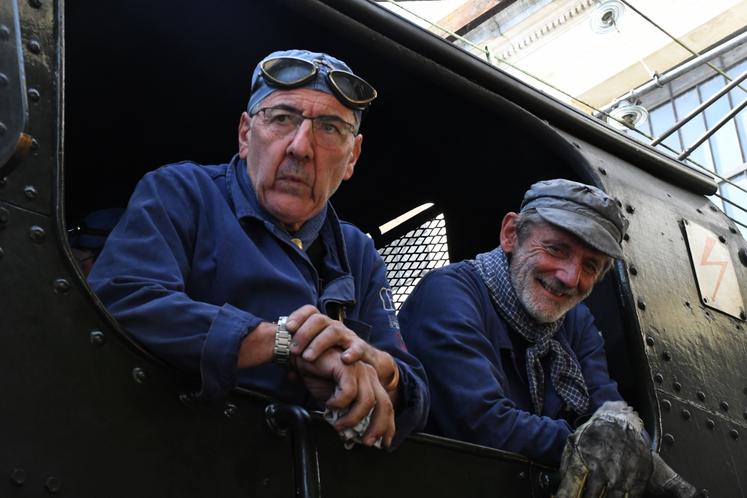 Ce sont les bénévoles du Conservatoire ferroviaire Territoires Limousin Périgord qui sont aux manettes.