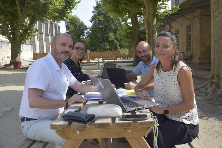 De gauche à droite : Yannick Laurent, directeur de l'Institut de Richemont; Vanessa Rouamba, responsable des terminales SAPAT : Thomas Molinié, responsable des BTS économie sociale et familiale et Mélanie Gauthier, responsable pédagogique du pôle social.