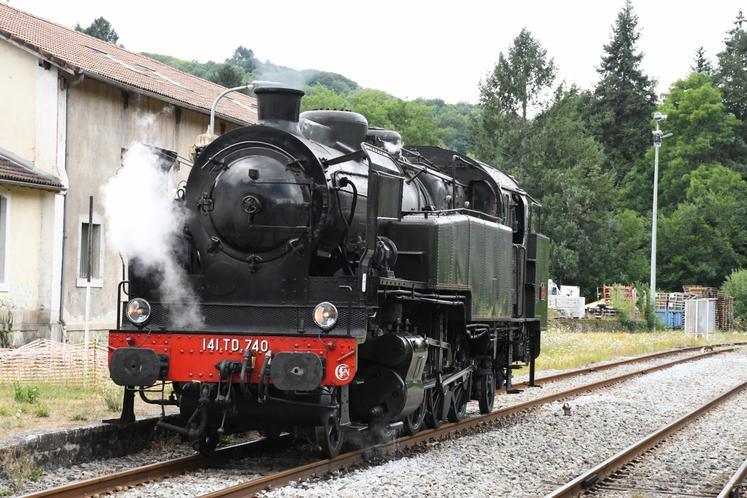 C'est une locomotive à vapeur 141 TD 740 qui est utilisée.