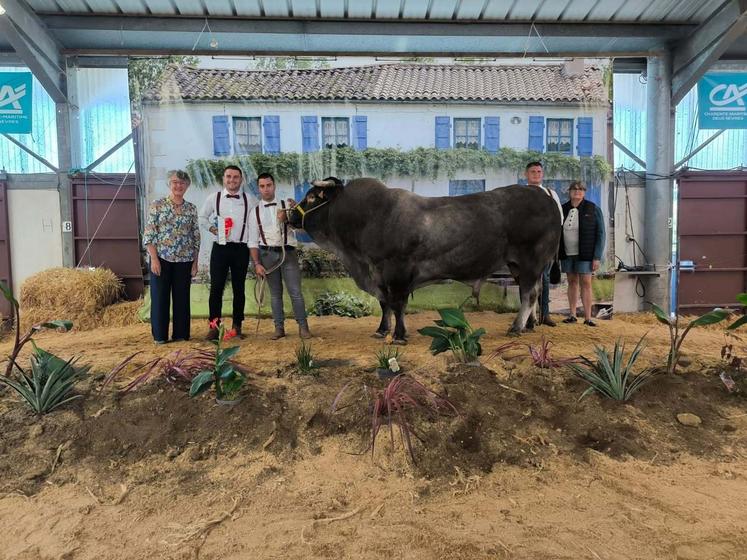 Orage, du Gaec Guinot (Saint-Pierre-d'Oléron), champion suprême du concours.