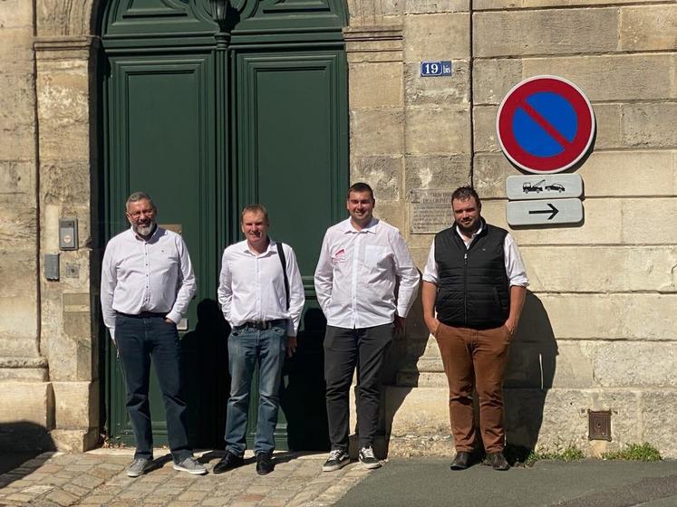 La délégation FNSEA 17 / JA 17 qui a rencontré Louis de Redon, conseiller agricole de François Bayrou.