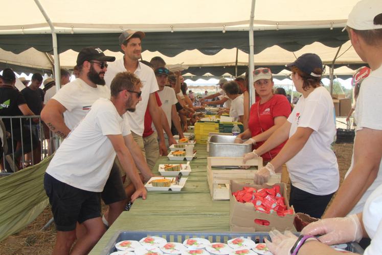 Chaque année, ce sont les JA qui gèrent la restauration.