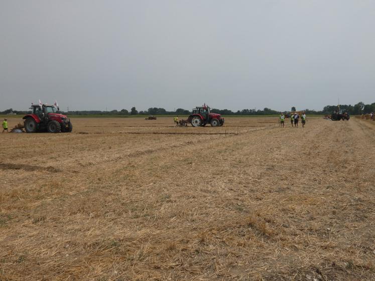 Le concours départemental de labour en planches s'est déroulé le dimanche après-midi. Les deux meilleurs candidats ont été sélectionnés pour l'épreuve régionale qui aura lieu dans la Vienne lors du week-end des 23 et 24 août.