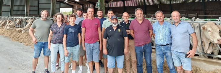 Les adhérents du syndicat ont pu découvrir une exploitation avec des ateliers d'élevage diversifiés.