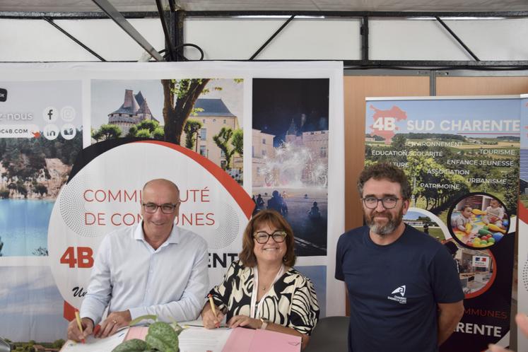 Jacques Chabot, président de la CdC des 4B, Laëtitia Plumat, présidente de la Chambre d'agriculture de la Charente, et Sébastien Delage, élu de la Chambre en charge de l'installation et de la transmission.