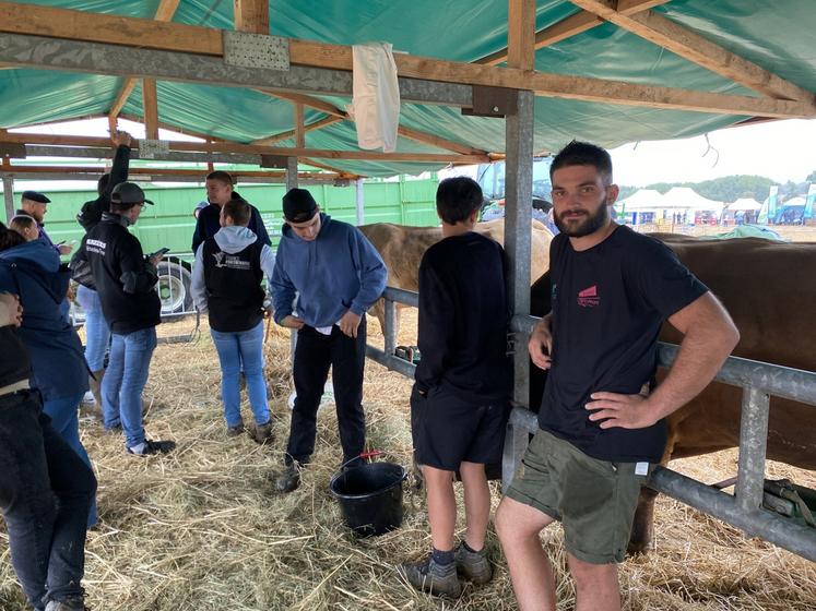 Les Jeunes agriculteurs du canton de Mazières-en-Gâtine (environ 50 adhérents) préparent l'événement depuis des mois, sous la présidence Tristan Hubert (à droite), éleveur de Parthenaises au Gaec de la Réminière.