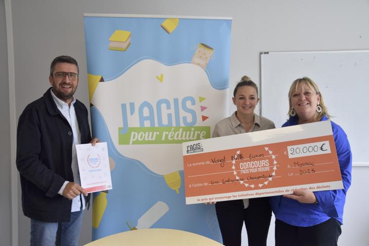 De gauche à droite : Michaël Laville, président de Calitom, Estelle Bodet, chargée animation des territoires et Virginie Laffas, responsable service zéro déchet ont lancé le concours 2025.