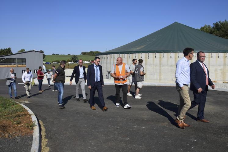 Le préfet a visité l'unité guidé par Cédric Larapidie.