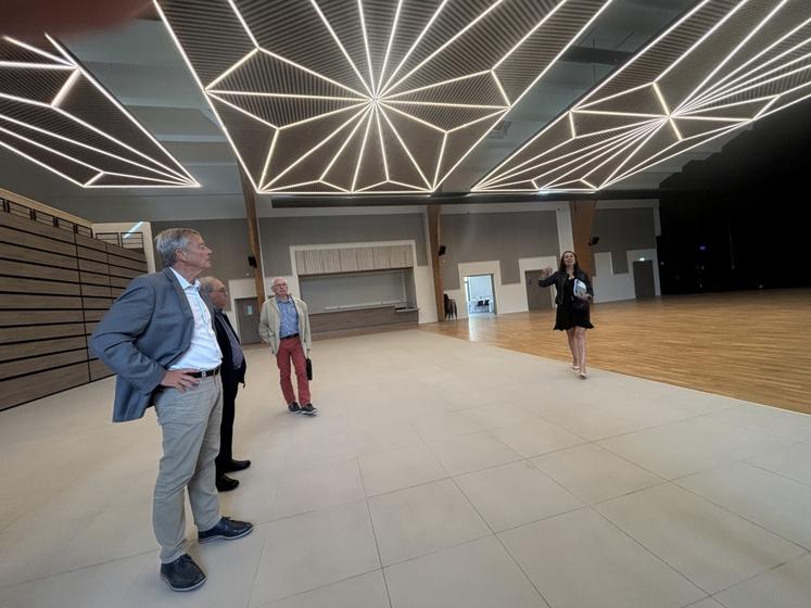 La salle de Fontaine-le-Comte a été entièrement rénovée.