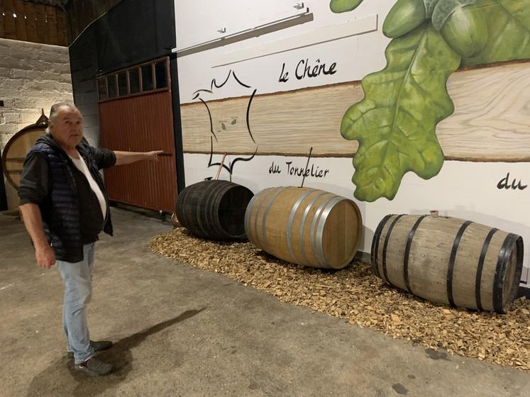 Jean-Louis Tesseron, propriétaire des lieux, travaille lui-même la muséographie et prévoit de réaménager cet hiver la salle dédiée au vieillissement de l'alcool.