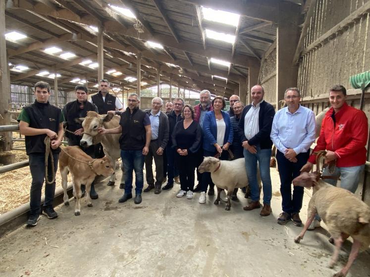 Le Gaec Bodin (à gauche) va présenter une quinzaine d'animaux de race Parthenaise.