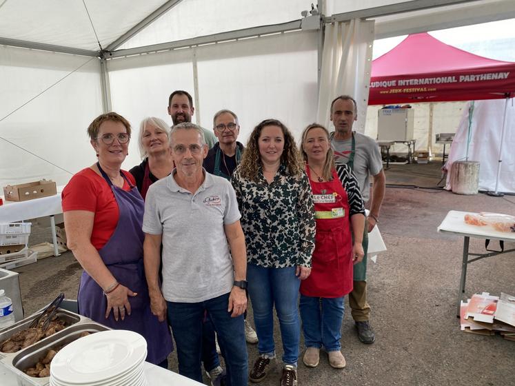 La team Bienvenue à la ferme, à fond derrière les fourneaux.
