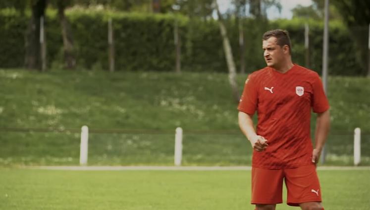 Baptiste Mirebeau, agriculteur à La Chapelle-Bâton dans la Vienne, défenseur du Stade Ruffécois.