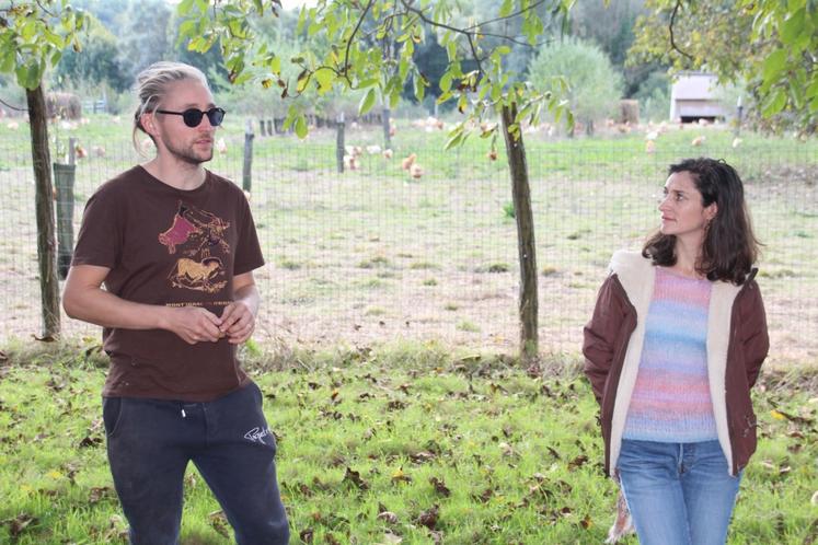 Jules Courboin (à côté de Coline Bossis, du Civam) a présenté le fonctionnement de la ferme aux porteurs de projets.