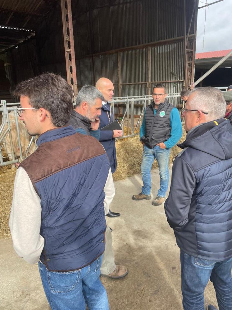 La réunion s'est tenue sur l'élevage de Romain Martineau.
