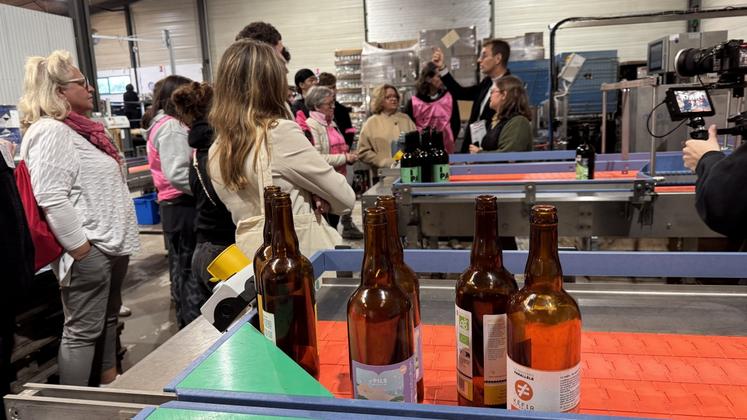 Le rallye des pépites est passé par Eco in Pack, à Cognac. L'entreprise est spécialisée dans le réemploi de bouteilles en verre et, depuis, de bouchons en liège.