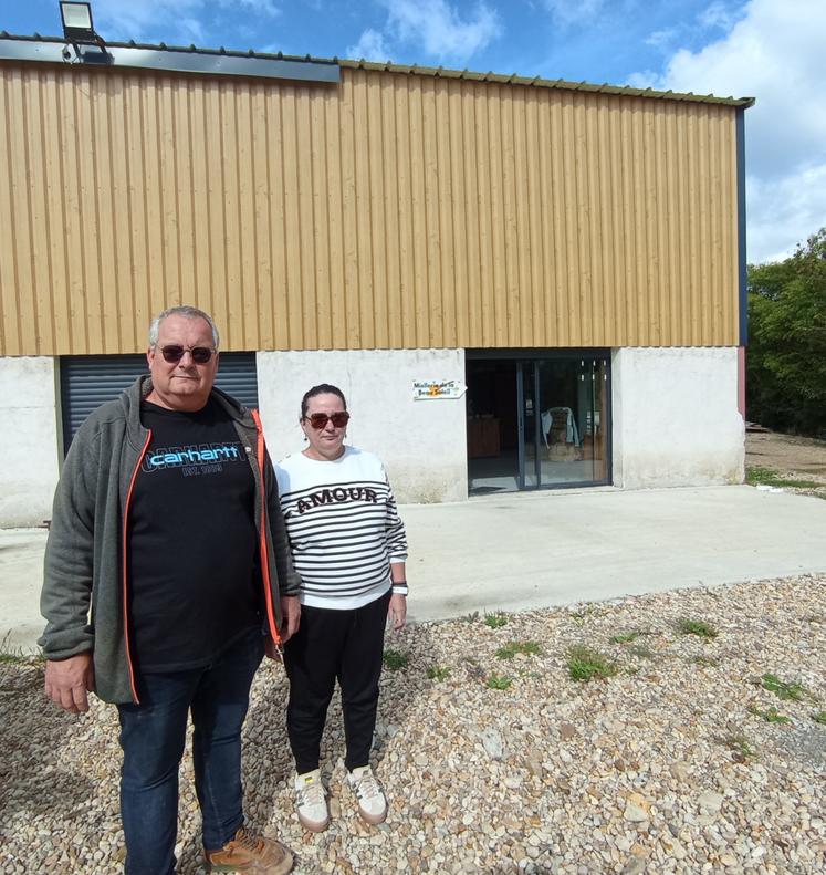 La miellerie est installée à l'extrémité d'un de leurs bâtiments déjà existants.