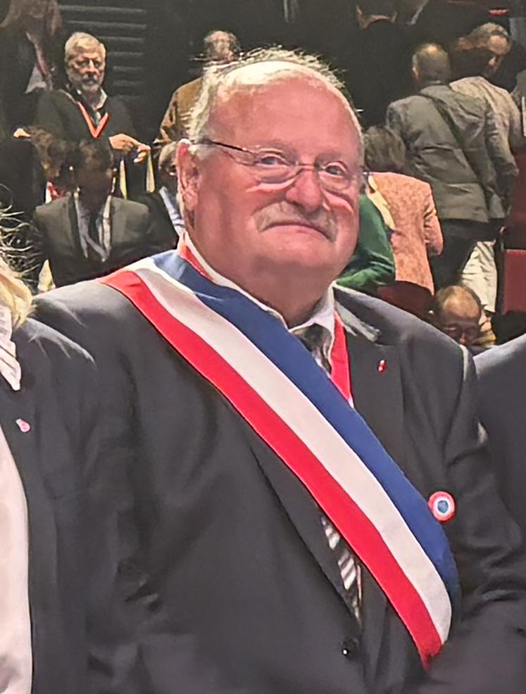 Michel Fournier, ici au congrès des maires ruraux de France au Futuroscope, devient ministre délégué chargé de la ruralité. E.H.