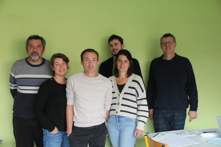 À droite, Laurent Escot, responsable de la formation de technicien entrepreneur agricole et les 5 (sur les 6) apprenants de cette année.