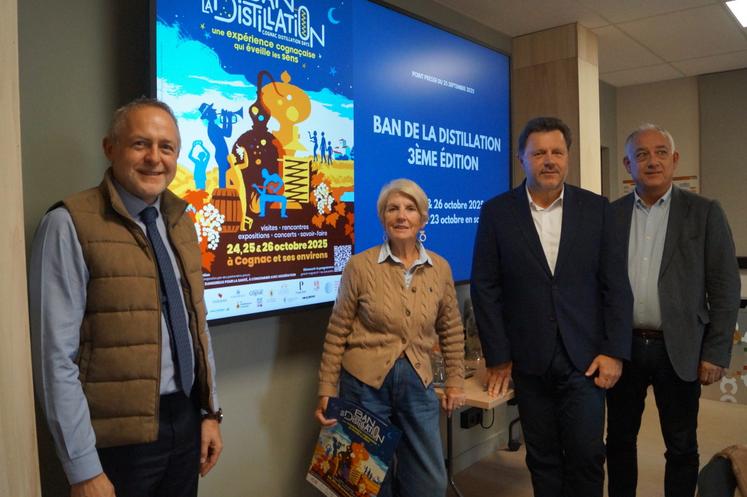 De gauche à droite : Jérôme Sourisseau et Nicole Roy, de Grand Cognac, Florent Morillon et Philippe Jouhaud, du BNIC.