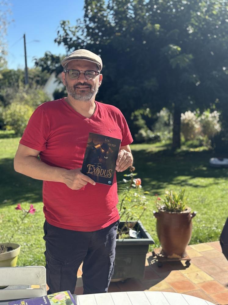 Le premier roman de Luc Victot, Exodus, l'île d'Akarina, est sorti en septembre.