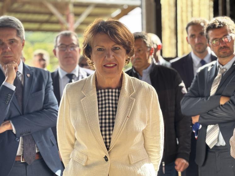 Annie Genevard, ici lors de sa visite au lycée agricole de Venours, a été confirmée à son poste de ministre de l'agriculture. 