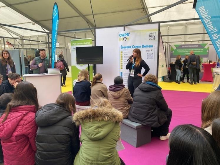 Clément Courteix et Margaux Bats, sur le stand #eleveurcaprindemain.