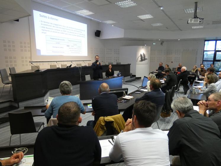 Le préfet Brice Blondel, qui a participé à la séance, s'est dit « ravi de la perspective d'avoir six réserves de substitution dans les toutes prochaines années en Charente-Maritime » et a rappelé que ces programmes restaient « une politique prioritaire du gouvernement, accompagnée par l'Europe ».