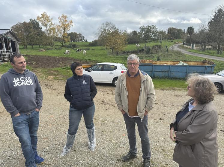 François Lohues (au centre) cherche à transmettre à Thomas Proust.