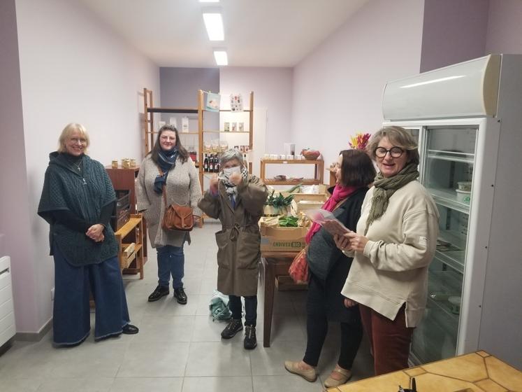 À Gizay, l'épicerie "le panier de Gizay" est ouverte le mercredi de 17h à 19h et le samedi de 10h à 12h.