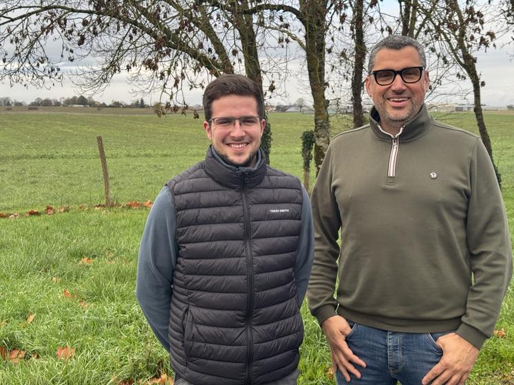 Enzo Gendron, salarié de Larignon et futur éleveurs, aux côtés de son futur ex-patron, Nicolas Larignon