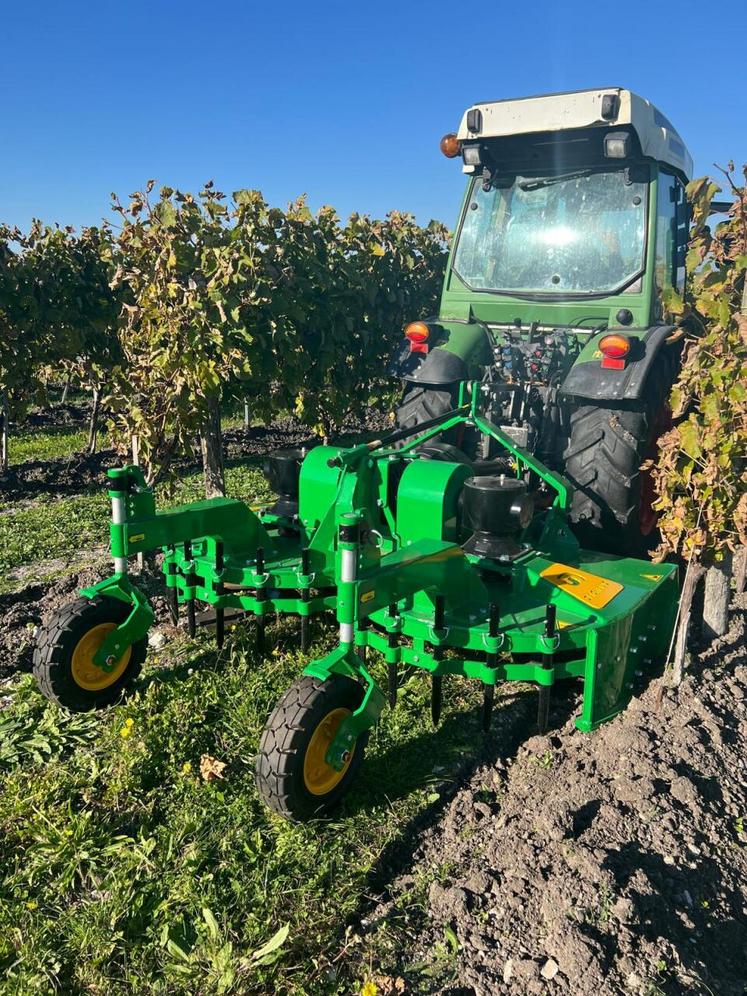 Ce modèle s'adapte à toutes les largeurs de vigne.