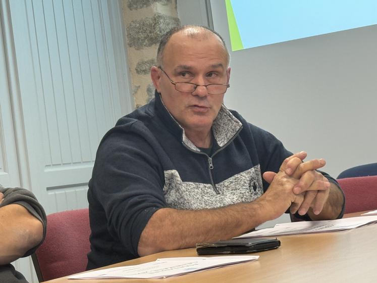 Jean-Pierre Monthubert, président du Syndicat caprin de la Charente, a rappelé la nécessité pour les éleveurs d'être soudés pour peser dans les négociations avec les laiteries.