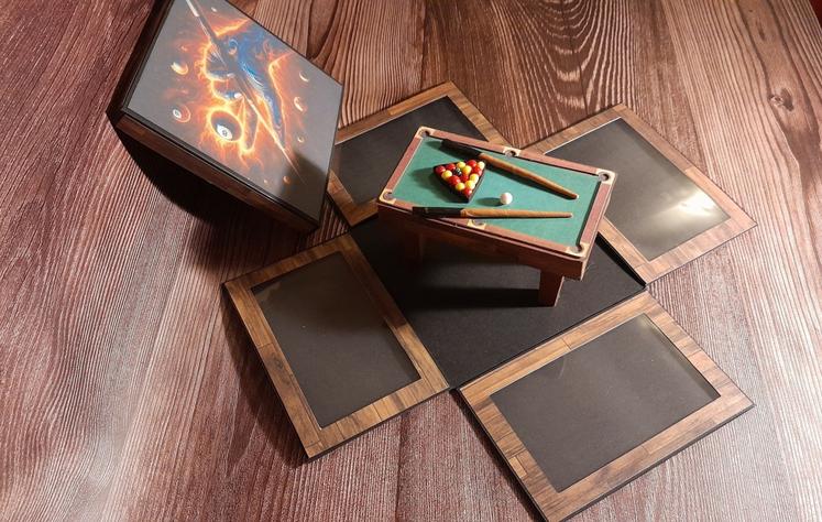 La p'tite boîte surprises illustre les passions de celui qui la reçoit. Des photos peuvent être insérées dans les cadre.