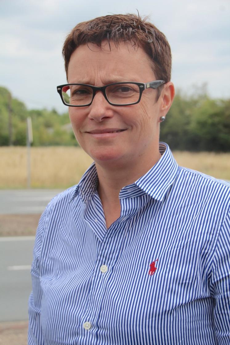 Karine Desroses conteste la baisse de moitié des enveloppes d'investissement destinées à l'apprentissage.