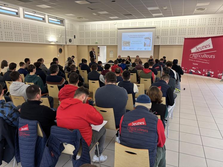 La salle de Sèvres-Anxaumont a fait le plein.
