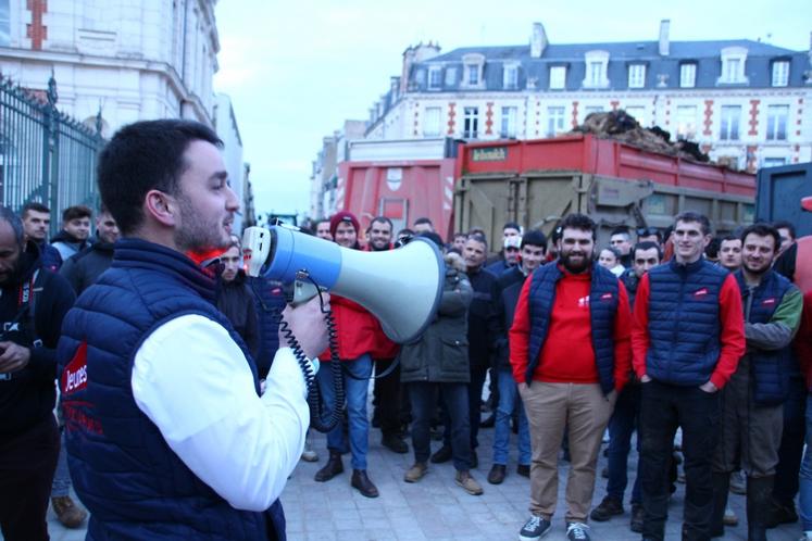"Nous sommes sortis avec beaucoup de promesses mais rien de concret ", déplore Benjamin Aucher.