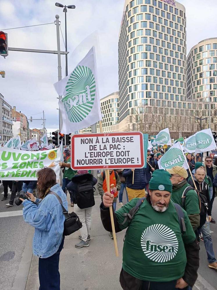 Les manifestants ont lancé leur cortège en début d'après-midi.