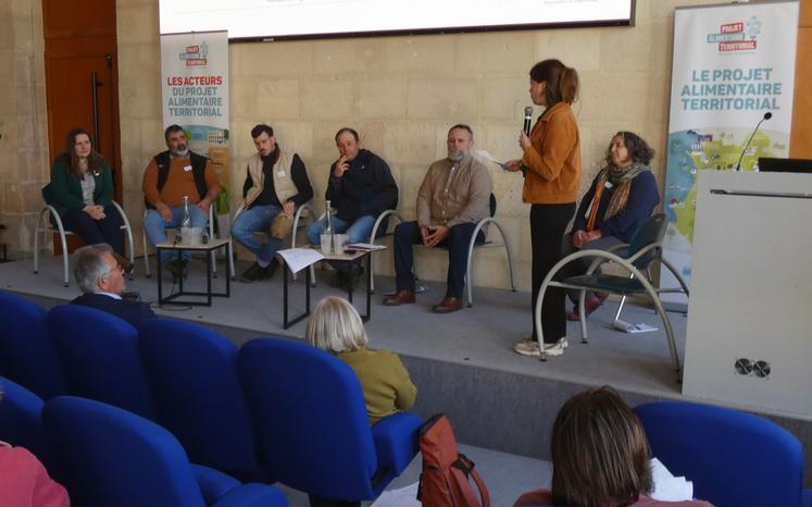 Les participants à la première table ronde ont pu mettre en avant leurs démarches complémentaires permettant de toucher plusieurs marchés distincts.