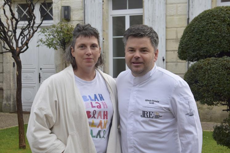 Sylvain Belouin, et sa compagne Valérie. Le président des Jeunes restaurateurs de France (JRE) tient à mettre en avant le rôle des femmes, indispensables dans la gestion des salles de restaurant. Pour l'instant, les JRE ne comptent que deux cheffes dans l'association.