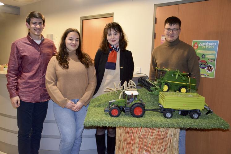 De gauche à droite : Gaëtan Laval, Manon Rousselière, Manon Durand et Loïc Arnaud.