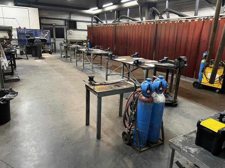 La MFR Sèvreurope dispose d'un atelier de 600 m2 avec différents espaces pédagogiques (ici, la ferronnerie).