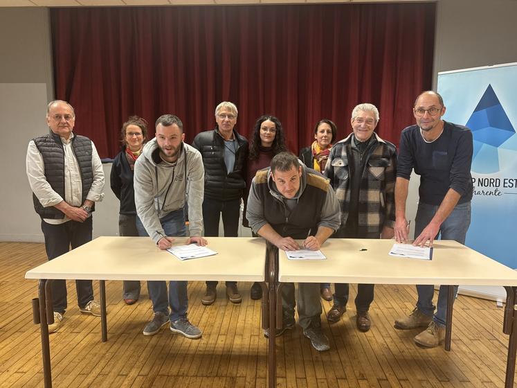 Le SIAEP Nord Est Charente est engagé dans une stratégie foncière avec des agriculteurs d'Aunac-sur-Charente.