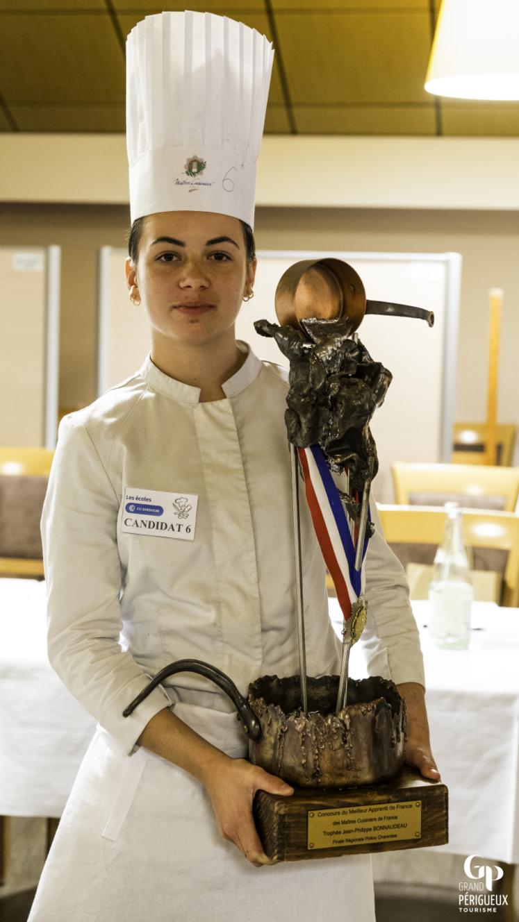 Méline métois a été sacrée meilleure apprentie cuisinier de la Nouvelle-Aquitaine lors de la finale régionale à Elle représente donc la région au concours nationale ce lundi 12 janvier.